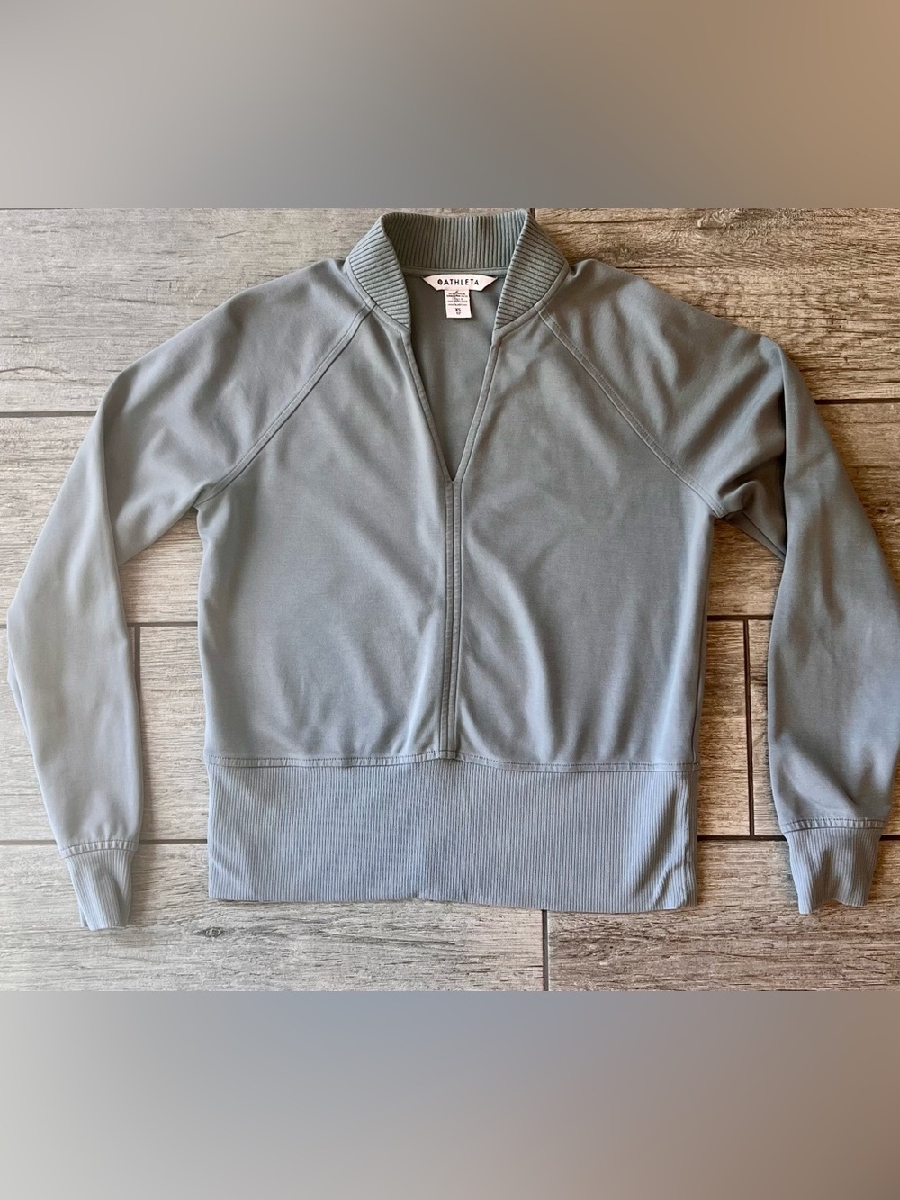 Athleta Lightweight Eastbound Pullover Sweatshirt Sage Gray XS Travel Athleisure - Picture 4 of 10